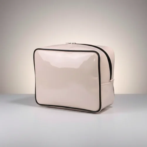 D_NQ_NP_2X_619758-MLA102833506231_122025-F Neceser porta cosméticos de viaje XL en PU charolado: personalizable con logo, Promobaires Buenos Aires