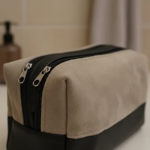 Neceser organizador de viaje de gamuzado y cuerina marrón con doble cierre: personalizable con logo, Promobaires Buenos Aires